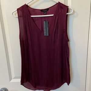Banana Republic Sleeveless Vneck Inverted Pleat Blouse Wine Colour New with Tags